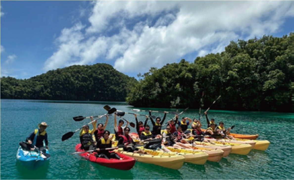海外研修航海：パラオでカヤック